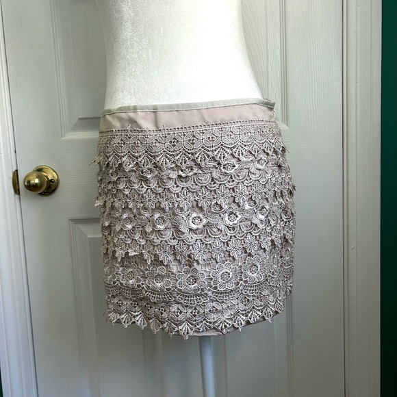 Beige Lace Mini Skirt Medium - Picture 2 of 7